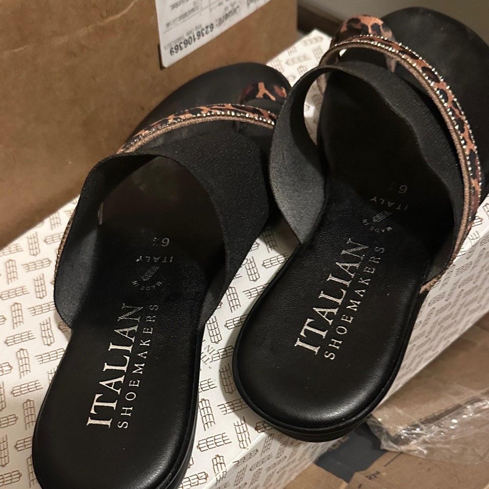 Italian Shoemakers Black Slides with Leopard Trim - Picture 4 of 4